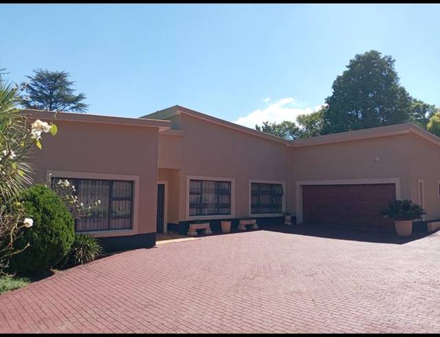 5 BEDROOM HOUSE FOR SALE IN SIGNAL HILL